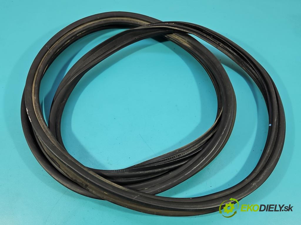 Toyota Rav4 V 2018- 2.5 hybrid 178KM automatic 131 kW 2487 cm3 5- Těsnění: kufrových dveří