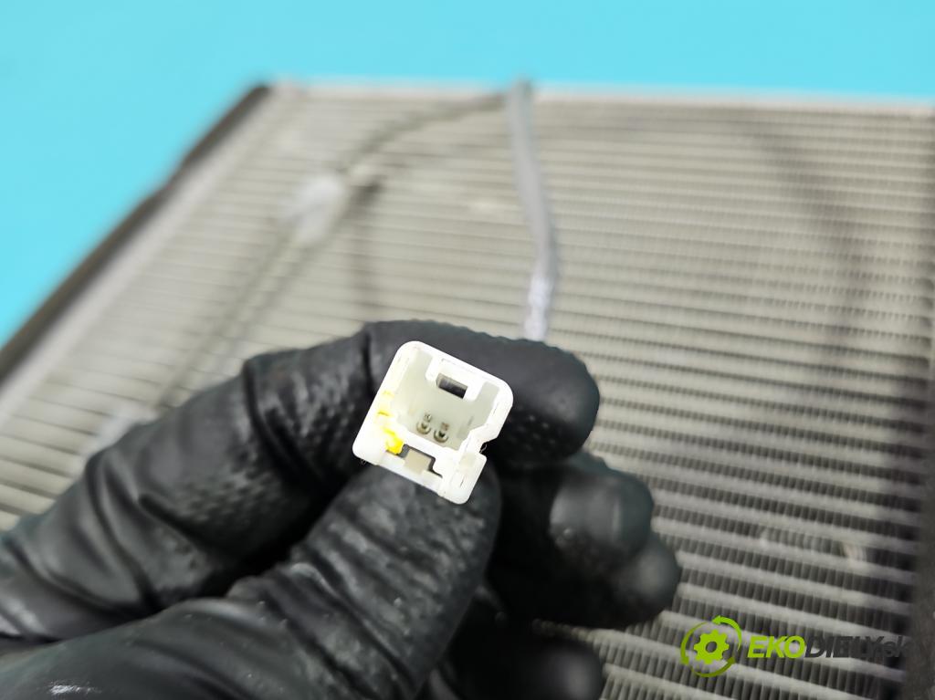 Toyota Rav4 V 2018- 2.5 hybrid 178KM automatic 131 kW 2487 cm3 5- radiátor 447500-5940 (Radiátor topení)