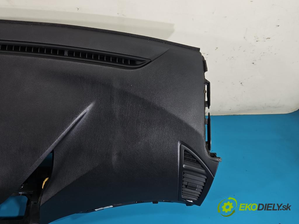 Hyundai I40 1.7 crdi 136hp manual 100 kW 1685 cm3 5- kokpit,přistrojova deska