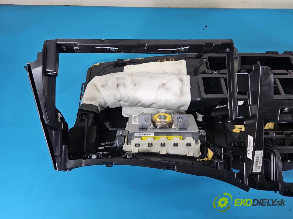 Hyundai I40 1.7 crdi 136hp manual 100 kW 1685 cm3 5- kokpit,přistrojova deska