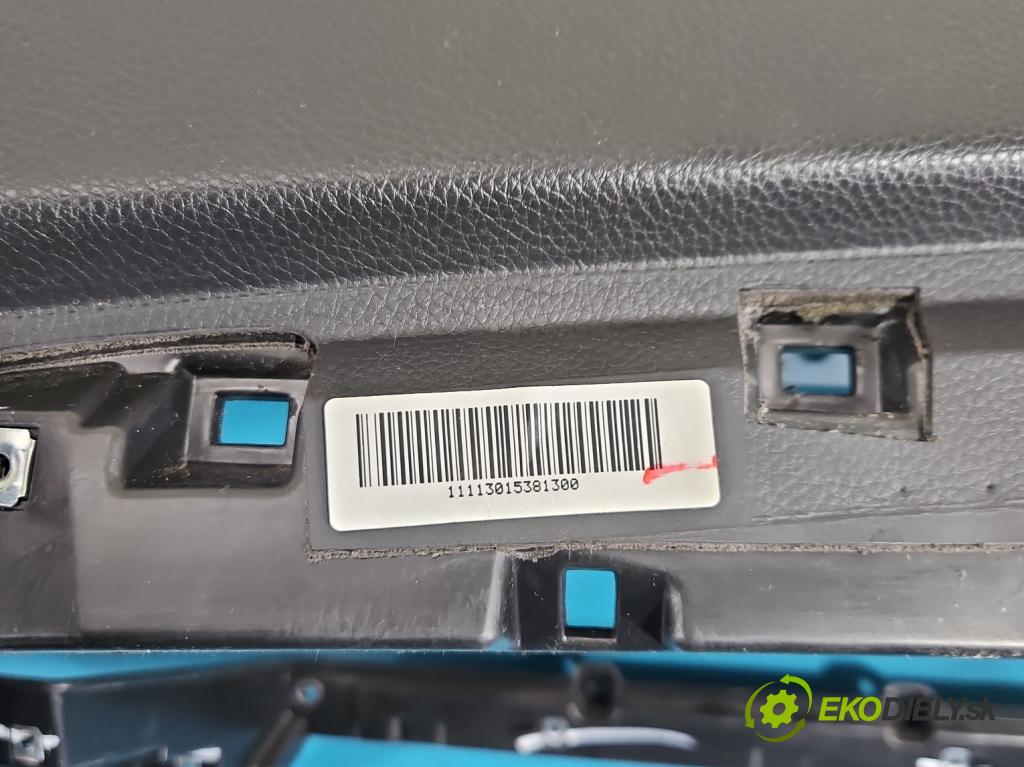 Hyundai I40 1.7 crdi 136hp manual 100 kW 1685 cm3 5- kokpit,přistrojova deska