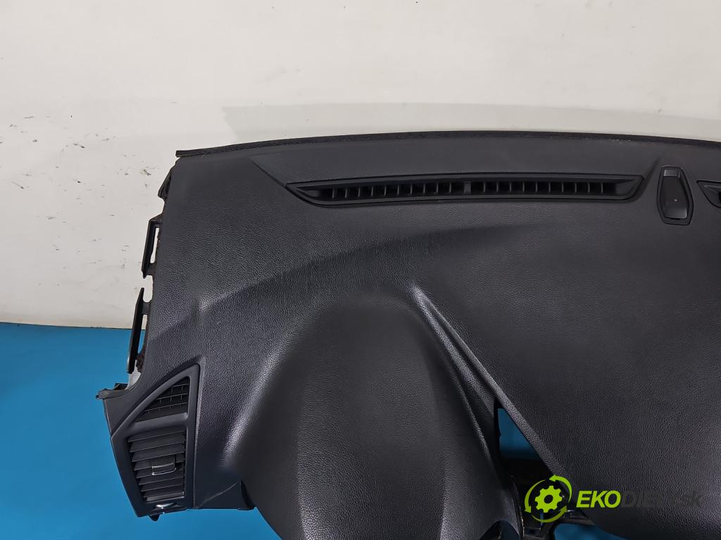 Hyundai I40 1.7 crdi 136hp manual 100 kW 1685 cm3 5- kokpit,přistrojova deska