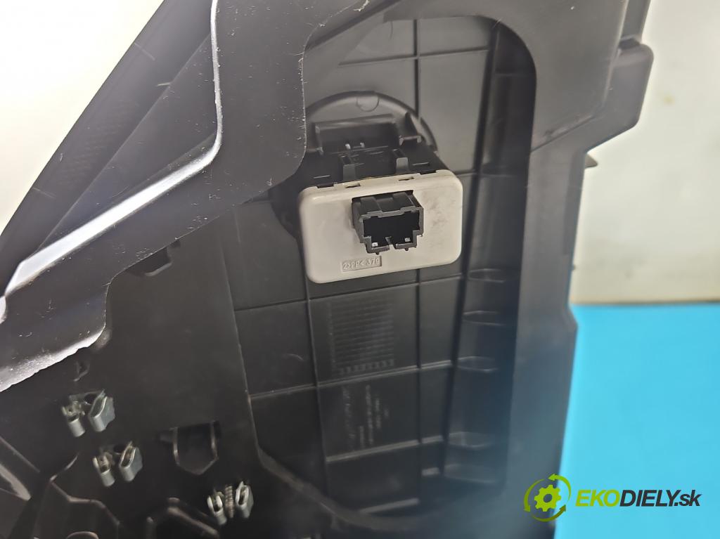 Hyundai I40 1.7 crdi 136hp manual 100 kW 1685 cm3 5- kokpit,přistrojova deska