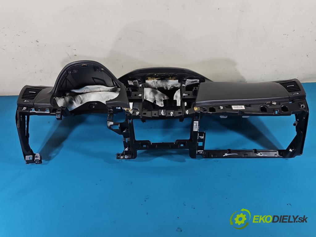 Hyundai I40 1.7 crdi 136hp manual 100 kW 1685 cm3 5- kokpit,přistrojova deska