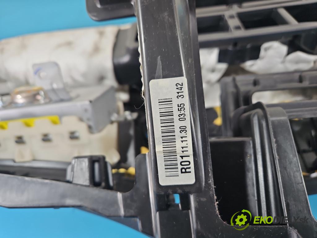 Hyundai I40 1.7 crdi 136hp manual 100 kW 1685 cm3 5- kokpit,přistrojova deska