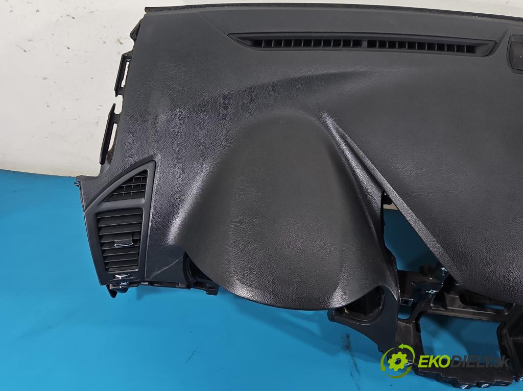 Hyundai I40 1.7 crdi 136hp manual 100 kW 1685 cm3 5- kokpit,přistrojova deska