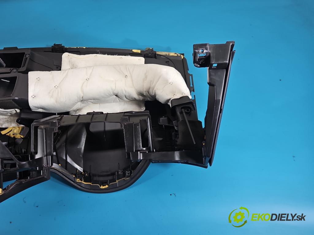 Hyundai I40 1.7 crdi 136hp manual 100 kW 1685 cm3 5- kokpit,přistrojova deska