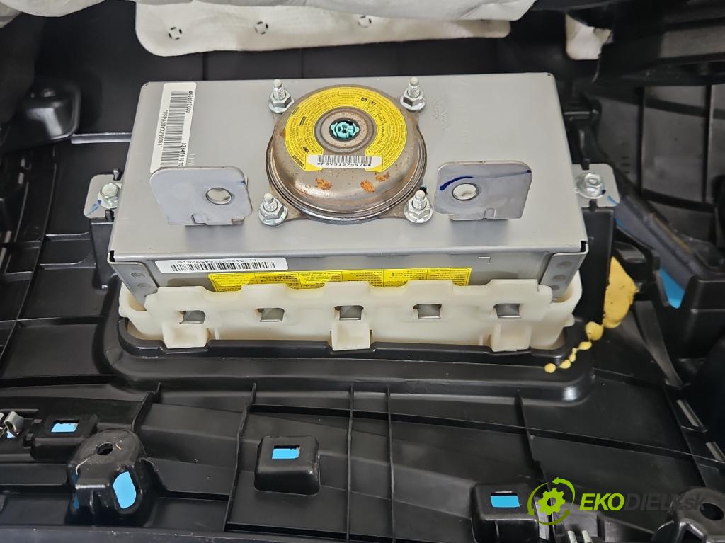 Hyundai I40 1.7 crdi 136hp manual 100 kW 1685 cm3 5- kokpit,přistrojova deska