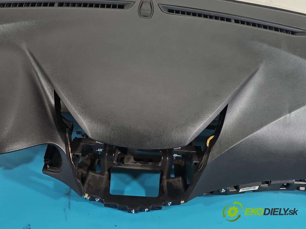 Hyundai I40 1.7 crdi 136hp manual 100 kW 1685 cm3 5- kokpit,přistrojova deska