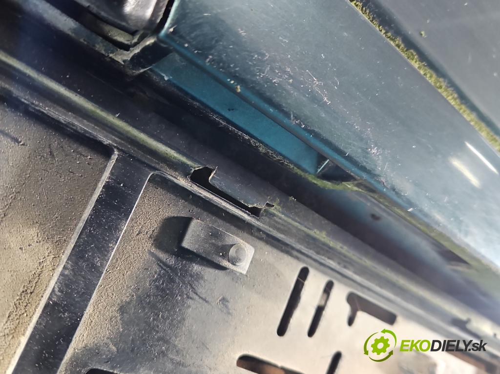 Toyota Avensis I T22 1997-2003 2.0 td 90 hp manual 66 kW 1975 cm3 4- zadní kufrové dveře  (Zadní kapota (kufr))