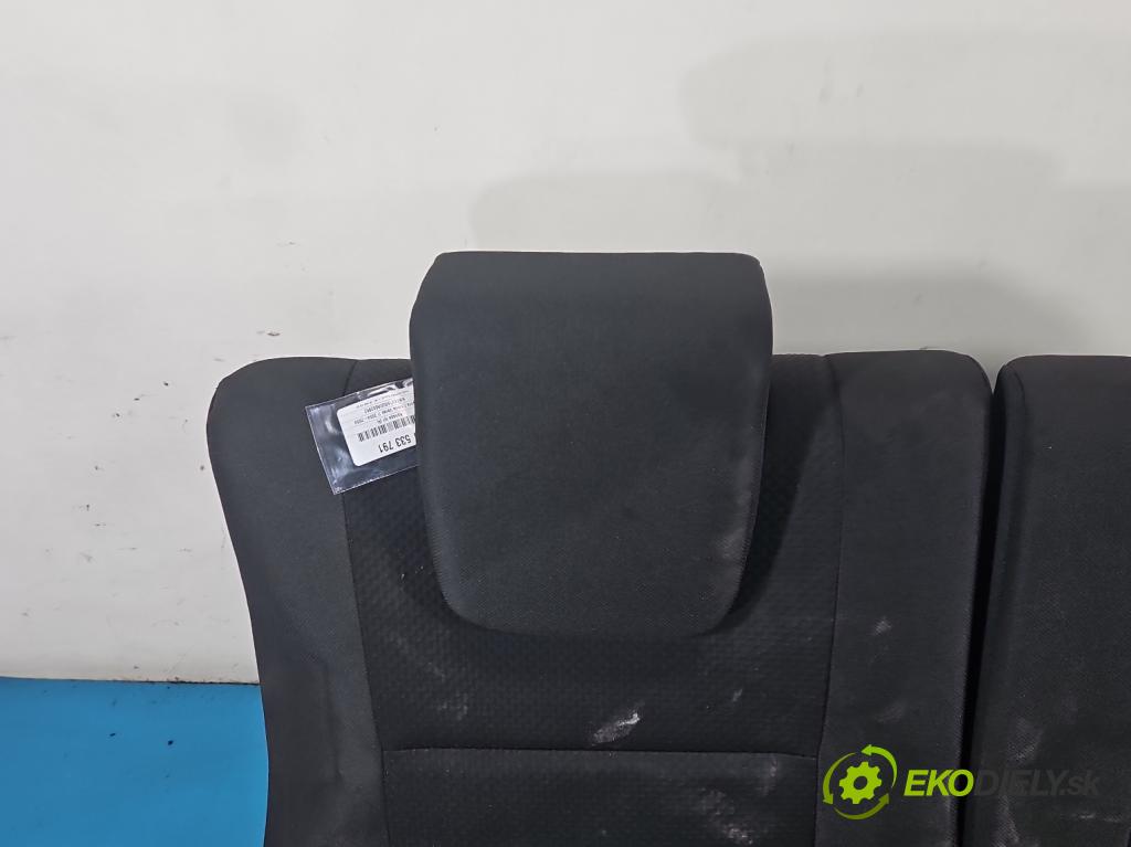 Toyota Corolla Verso II 2004-2009 2.0 D4D 116 hp manual 85 kW 1995 cm3 5- Pohovka: zadní  (Sedadlo)
