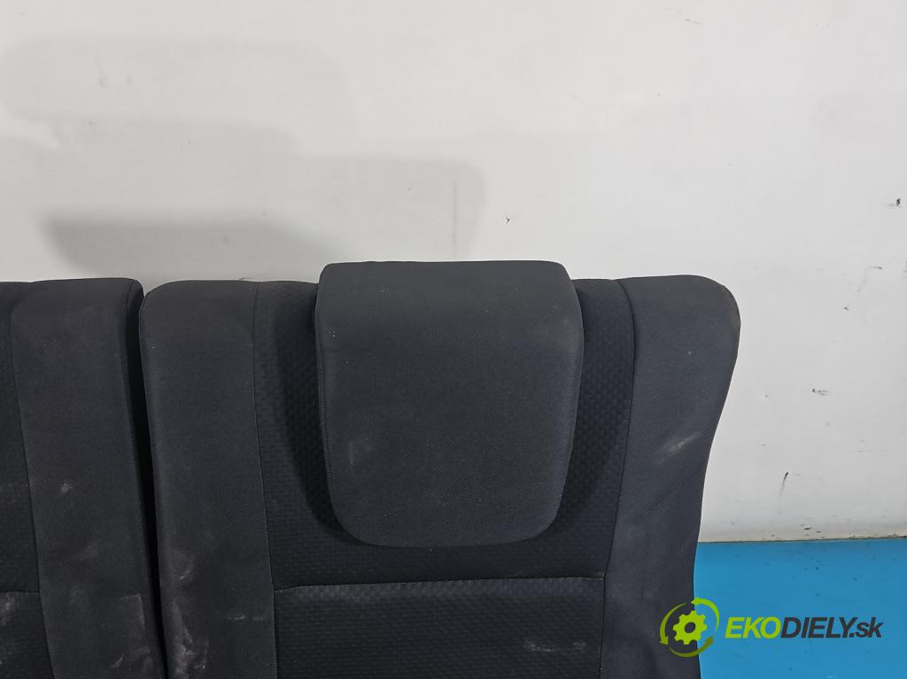 Toyota Corolla Verso II 2004-2009 2.0 D4D 116 hp manual 85 kW 1995 cm3 5- Pohovka: zadní  (Sedadlo)