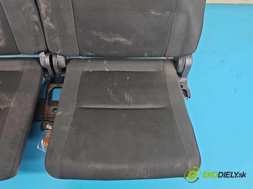 Toyota Corolla Verso II 2004-2009 2.0 D4D 116 hp manual 85 kW 1995 cm3 5- Pohovka: zadní  (Sedadlo)