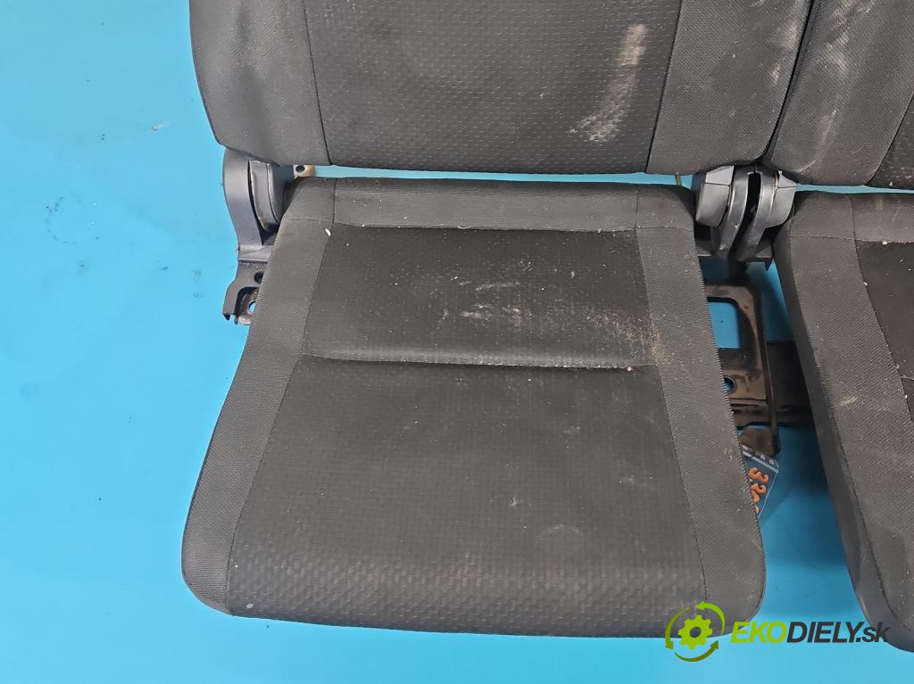 Toyota Corolla Verso II 2004-2009 2.0 D4D 116 hp manual 85 kW 1995 cm3 5- Pohovka: zadní  (Sedadlo)