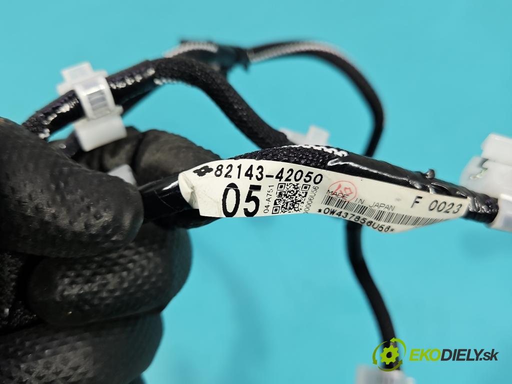 Toyota Rav4 V 2018- 2.5 hybrid 178HP: automatic 131 kW 2487 cm3 5- Zväzok: ostatné 82143-42050