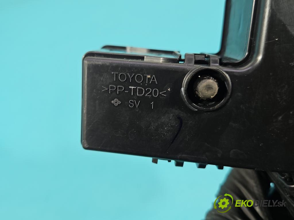 Toyota Rav4 V 2018- 2.5 hybrid 178HP: automatic 131 kW 2487 cm3 5- kontakt plusová 82662-42720