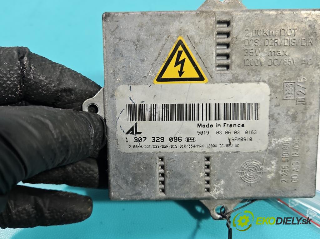 Alfa romeo Gt 2.0 16V 166 HP manual 122 kW 1970 cm3 3- střídač: xenon 1307329096 (Riadiaca jednotka xenónu)