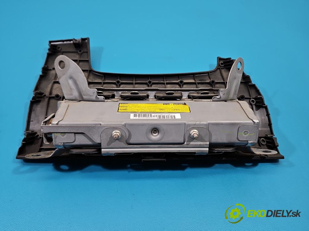 Toyota Corolla E15 2007-2014 1.6 vvti 124 hp manual 91 kW 1598 cm3 4- Polštář: vzduch: