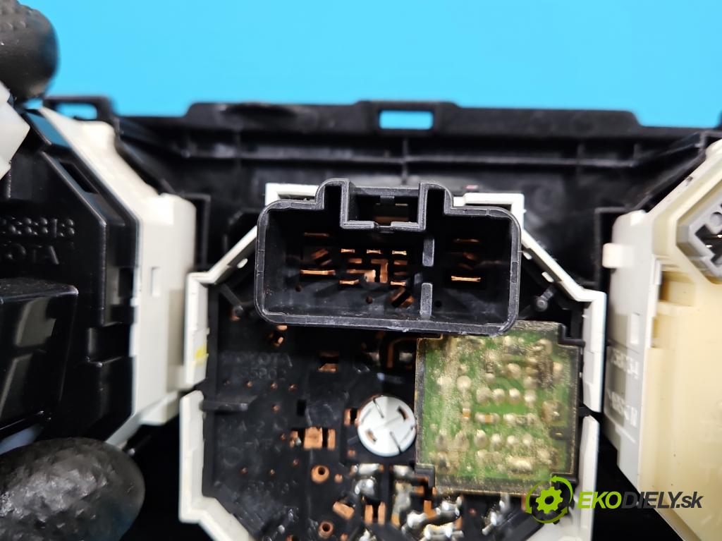 Toyota Corolla E15 2007-2014 1.6 vvti 124hp manual 91 kW 1598 cm3 4- panel kúrenia 55406-02210