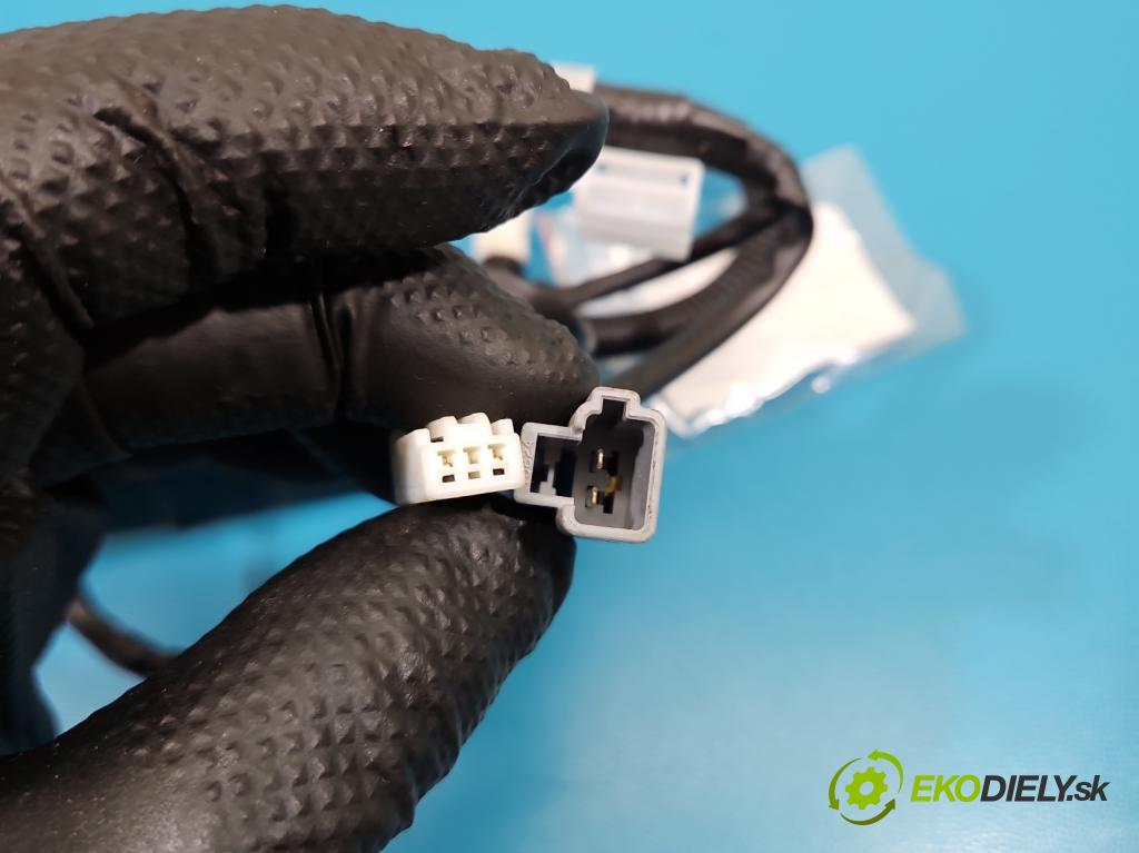 Toyota Corolla E15 2007-2014 1.6 vvti 124hp manual 91 kW 1598 cm3 4- pas bezpečnosť: predné pravý