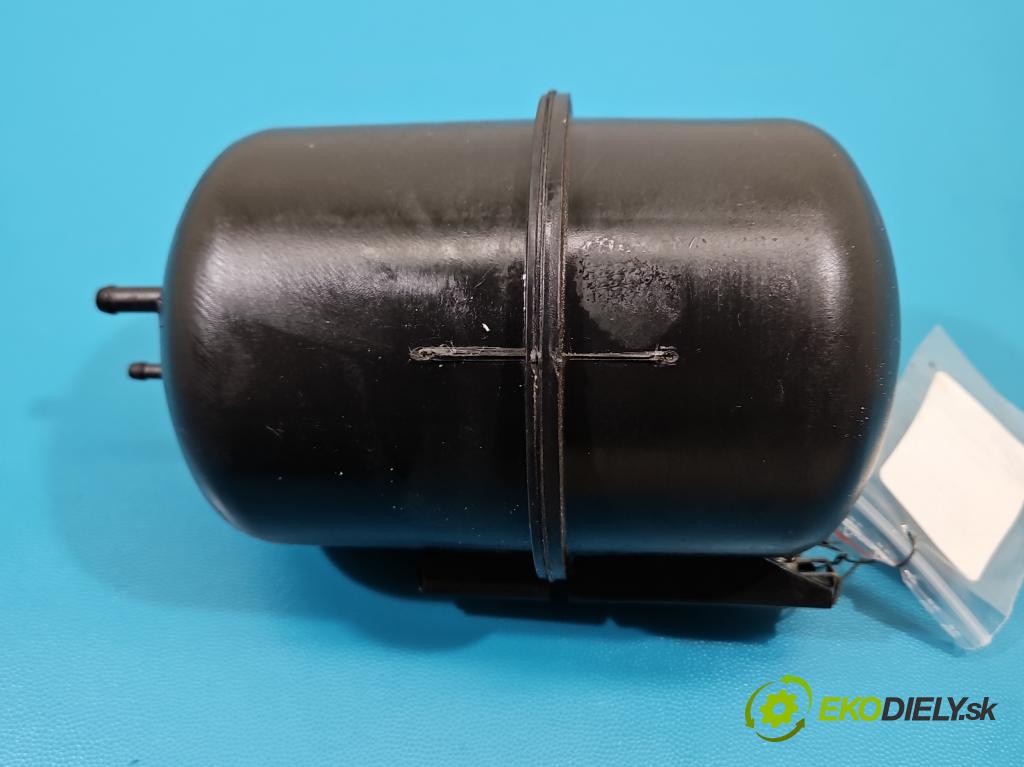 Maserati Quattroporte VI 13- 3.0 V6 automatic 301 kW 2979 cm3 4- Nádrž: