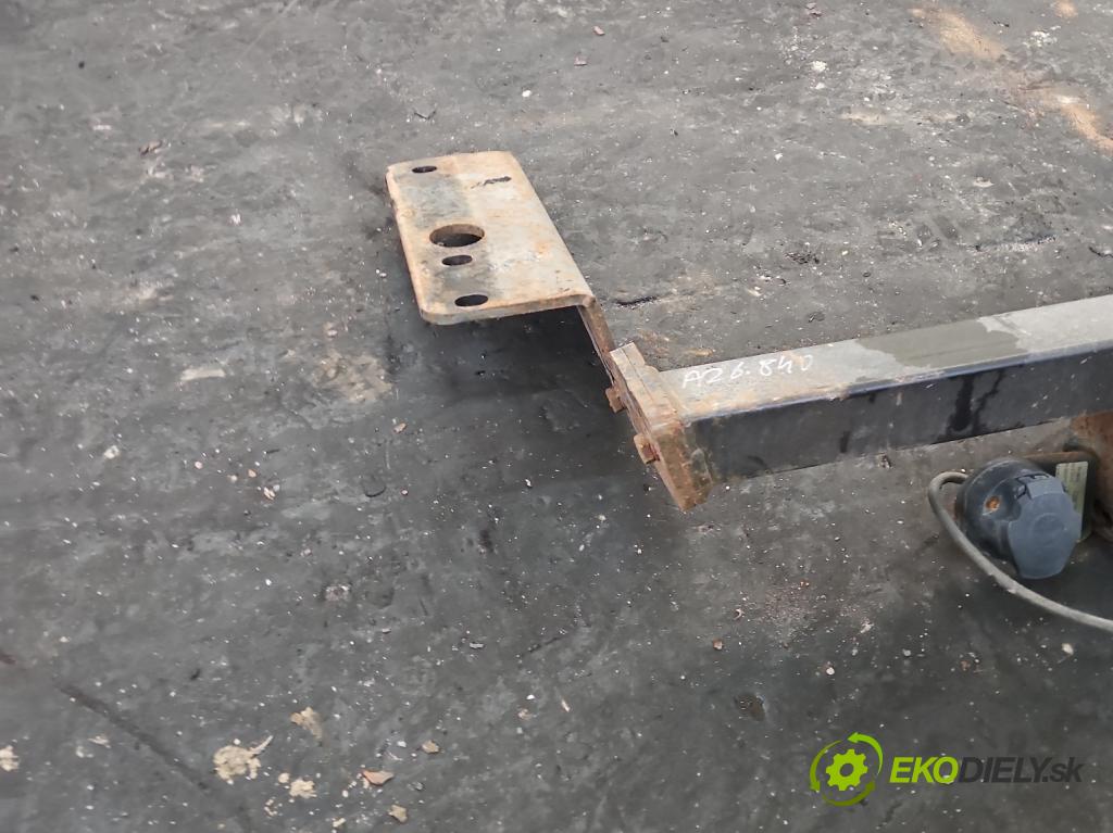 Toyota Corolla E15 2007-2014 1.6 vvti 124 hp manual 91 kW 1598 cm3 4- oko tažné  (Tažné zařízení)