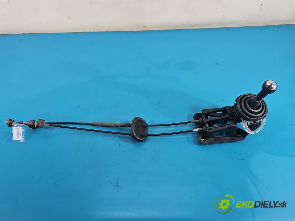 Citroen C3 I 2002-2009 1.4 hdi 68 HP manual 50 kW 1398 cm3 5- Páka: Změny: stupeň,rýchlosť  (Rýchlostná páka (kulisa))