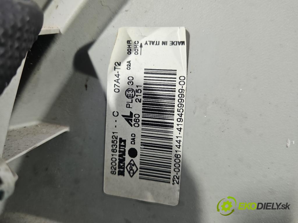 Renault Master II 1998-2010 2.5 dci 99 HP manual 73 kW 2463 cm3 5- Reflektor: pravý 8200163521 (Svetlo predné pravé)