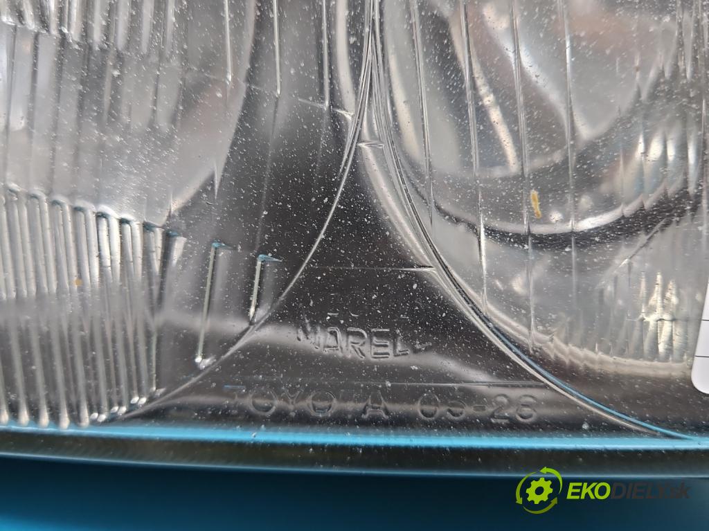 Toyota Avensis I T22 1997-2003 2.0 td 90 HP manual 66 kW 1975 cm3 4- Reflektor: pravý  (Svetlo predné pravé)