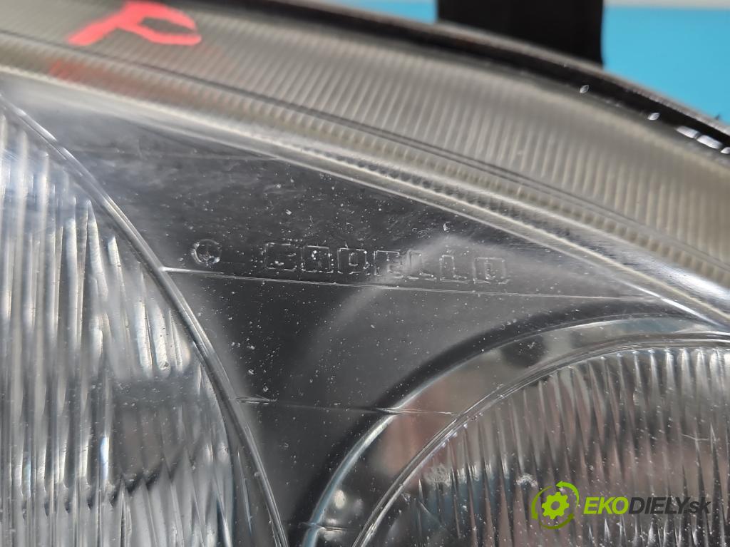 Toyota Avensis I T22 1997-2003 2.0 td 90 HP manual 66 kW 1975 cm3 4- Reflektor: pravý  (Svetlo predné pravé)