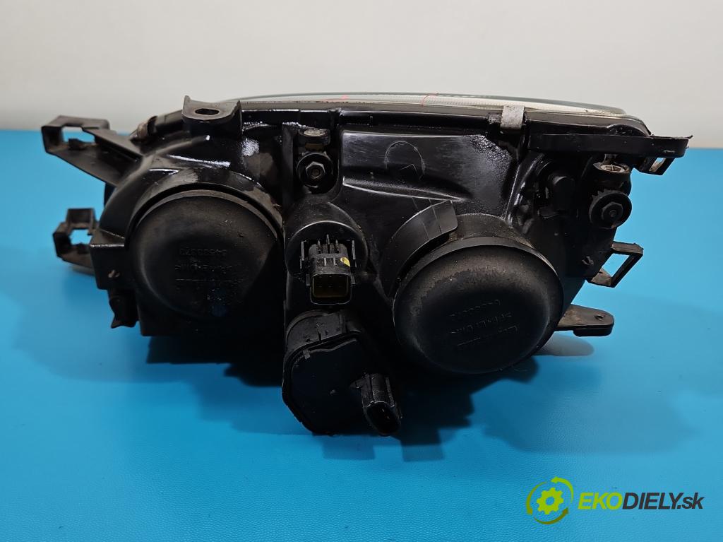 Toyota Avensis I T22 1997-2003 2.0 td 90 HP manual 66 kW 1975 cm3 4- Reflektor: pravý  (Svetlo predné pravé)