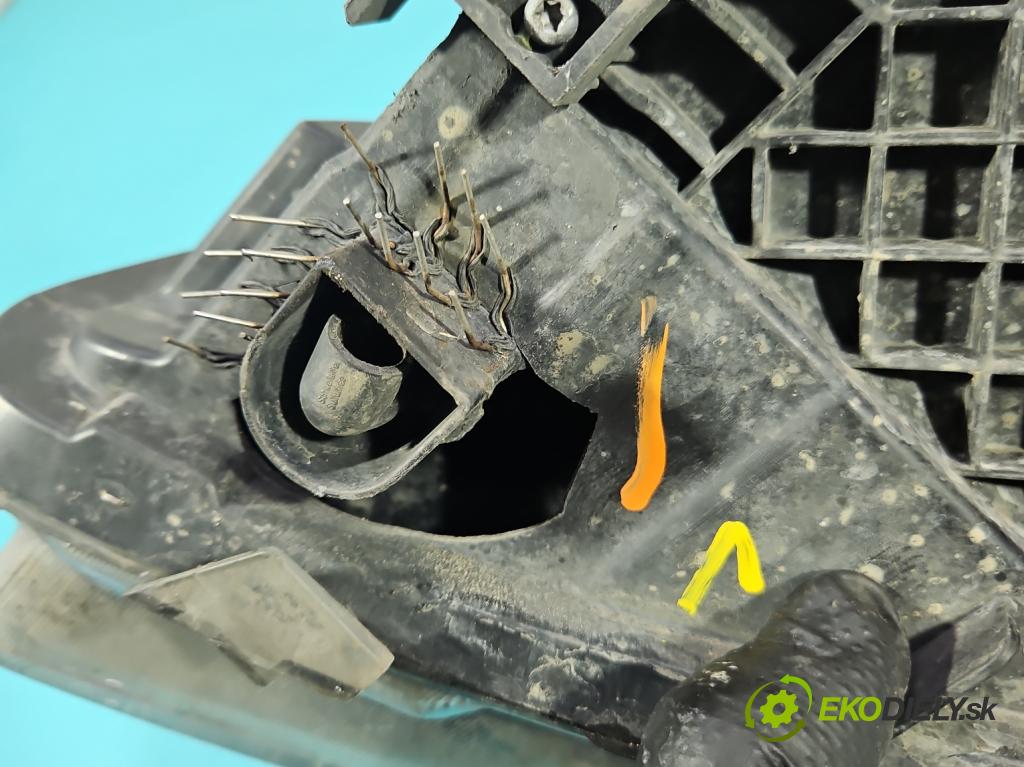 Mercedes Vito W447 2014- 1.75 cdi 102 HP manual 75 kW 1750 cm3 5- Reflektor: pravý A4479067800 (Svetlo predné pravé)