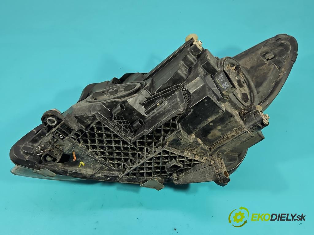 Mercedes Vito W447 2014- 1.75 cdi 102 HP manual 75 kW 1750 cm3 5- Reflektor: pravý A4479067800 (Svetlo predné pravé)