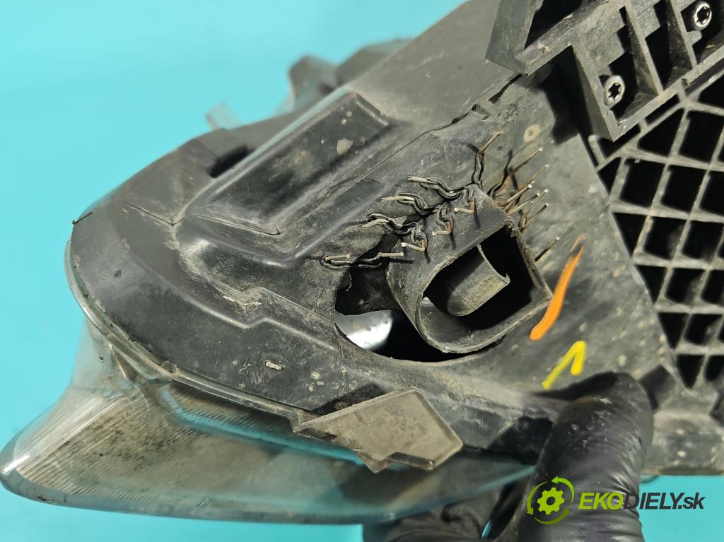 Mercedes Vito W447 2014- 1.75 cdi 102 HP manual 75 kW 1750 cm3 5- Reflektor: pravý A4479067800 (Svetlo predné pravé)