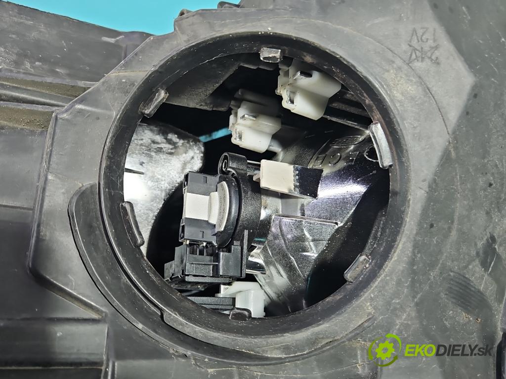 Mercedes Vito W447 2014- 1.75 cdi 102 HP manual 75 kW 1750 cm3 5- Reflektor: pravý A4479067800 (Svetlo predné pravé)