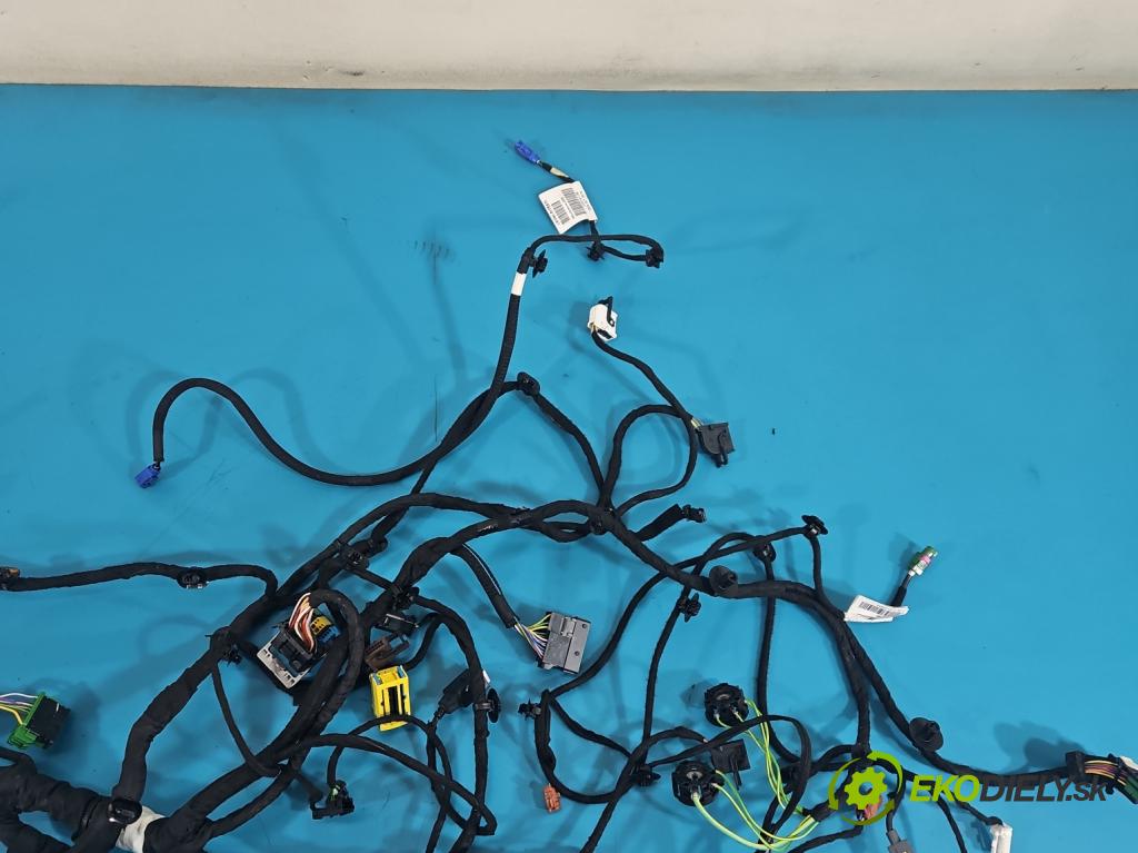 Peugeot 3008 II 2016-2023 1.6 T 300 hp automatic 221 kW 1598 cm3 5- Balíček: desky: přístrojová deska: 9820651780