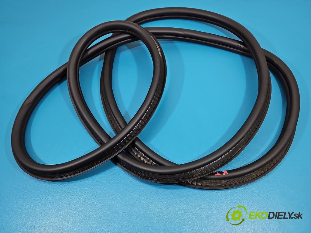 Peugeot 3008 II 2016-2023 1.6 T 300 HP automatic 221 kW 1598 cm3 5- Těsnění: kufrové dvere