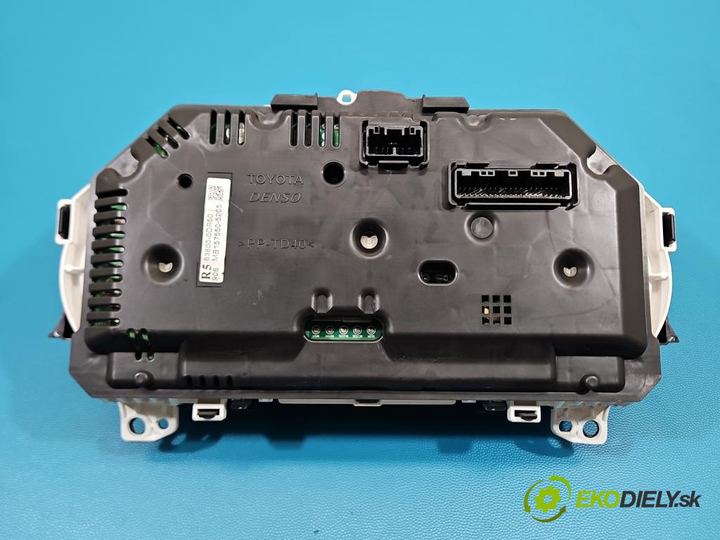 Toyota Yaris III 2011-2020 1.0 vvti 69KM manual 51 kW 998 cm3 5- prístrojovka/ budíky 83800-0DR50 (Prístrojová doska)