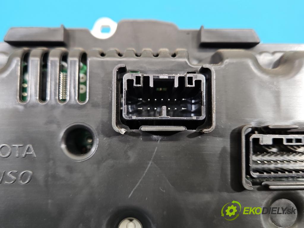 Toyota Yaris III 2011-2020 1.0 vvti 69KM manual 51 kW 998 cm3 5- prístrojovka/ budíky 83800-0DR50 (Prístrojová doska)