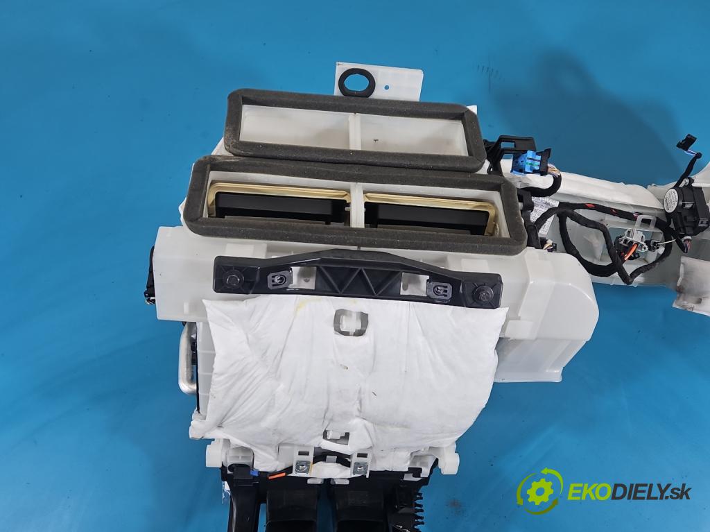 Peugeot 3008 II 2016-2023 1.6 T 300 hp automatic 221 kW 1598 cm3 5- radiátor  (Radiátor topení)