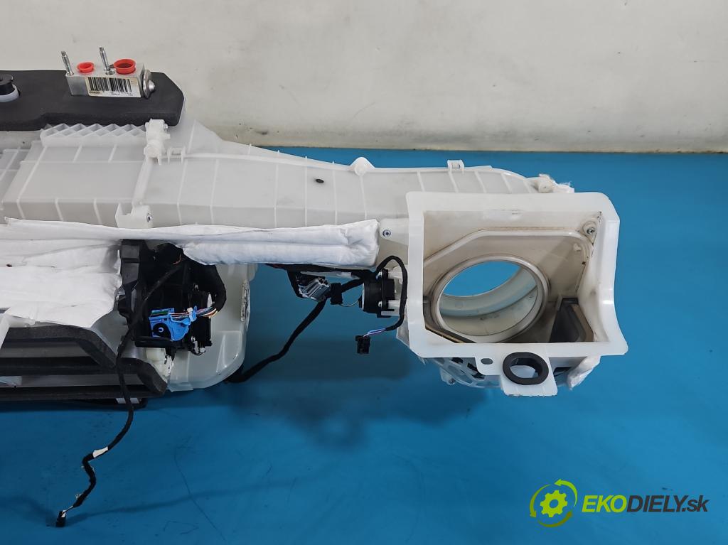 Peugeot 3008 II 2016-2023 1.6 T 300 hp automatic 221 kW 1598 cm3 5- radiátor  (Radiátor topení)