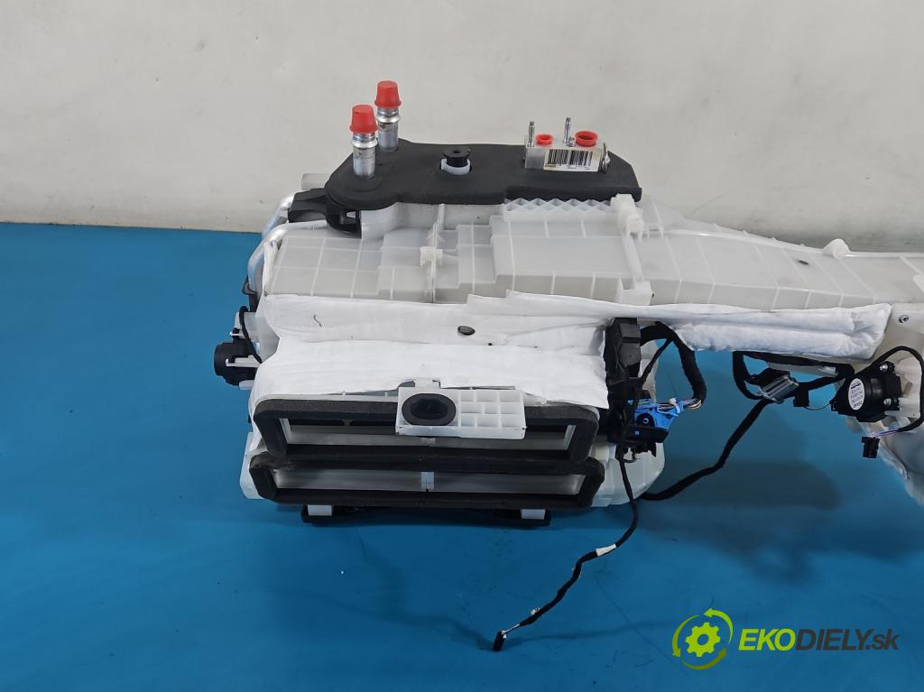 Peugeot 3008 II 2016-2023 1.6 T 300 hp automatic 221 kW 1598 cm3 5- radiátor  (Radiátor topení)