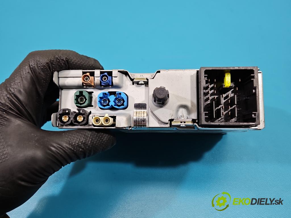 Peugeot 3008 II 2016-2023 1.6 T 300 hp automatic 221 kW 1598 cm3 5- Navigace: čtečka 9832991480