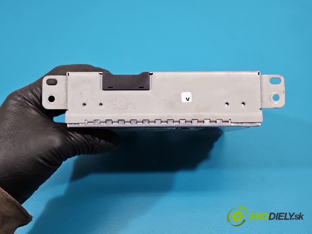 Peugeot 3008 II 2016-2023 1.6 T 300 hp automatic 221 kW 1598 cm3 5- Navigace: čtečka 9832991480