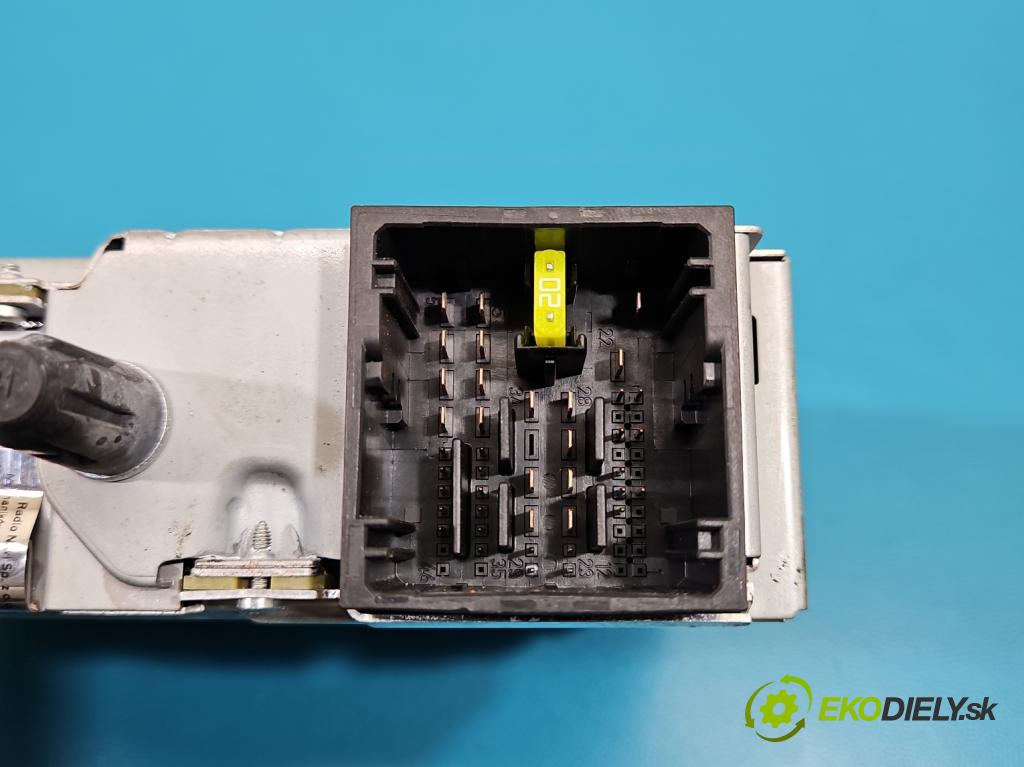 Peugeot 3008 II 2016-2023 1.6 T 300 hp automatic 221 kW 1598 cm3 5- Navigace: čtečka 9832991480