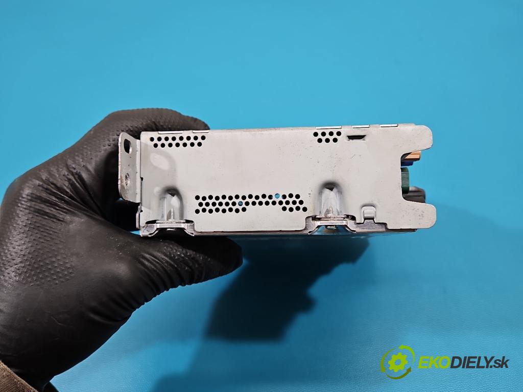 Peugeot 3008 II 2016-2023 1.6 T 300 hp automatic 221 kW 1598 cm3 5- Navigace: čtečka 9832991480