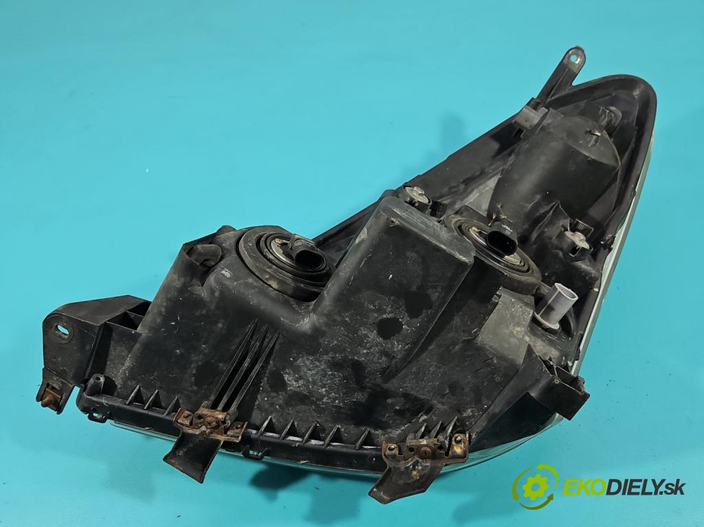 Toyota Corolla Verso II 2004-2009 2.0 D4D 116 HP manual 85 kW 1995 cm3 5- Reflektor: pravý  (Svetlo predné pravé)