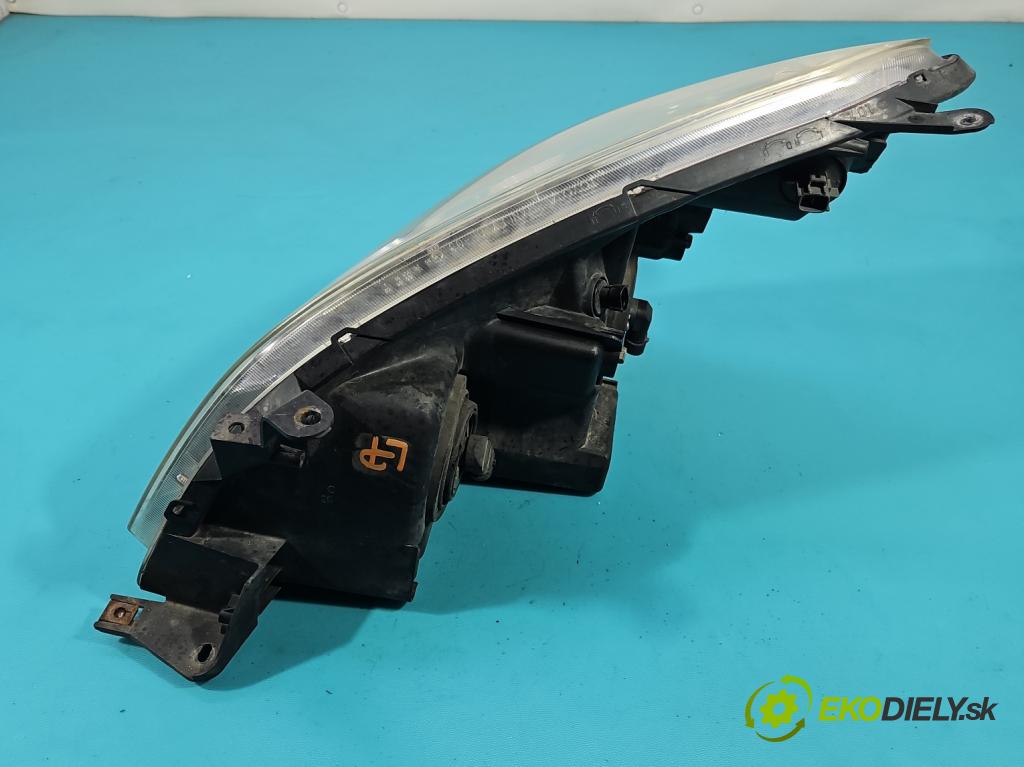 Toyota Corolla Verso II 2004-2009 2.0 D4D 116 HP manual 85 kW 1995 cm3 5- Reflektor: pravý  (Svetlo predné pravé)