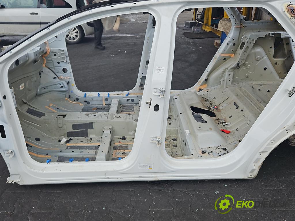 Peugeot 3008 II 2016-2023 1.6 T 300 HP automatic 221 kW 1598 cm3 5- Práh: ľavý  (Karoséria ostatné)