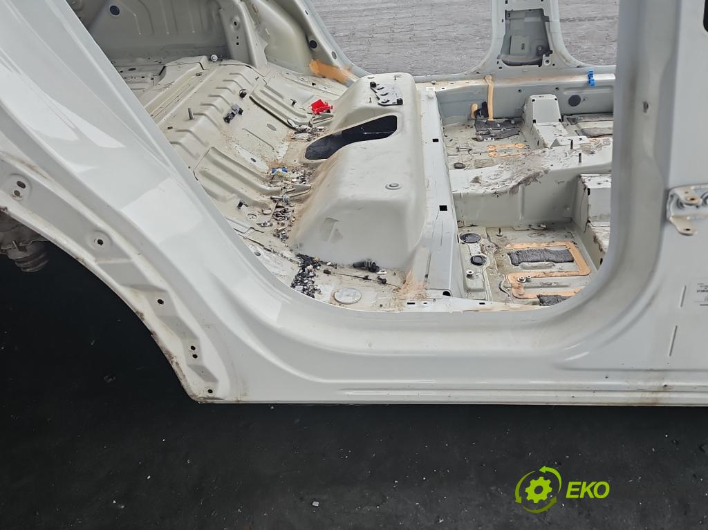 Peugeot 3008 II 2016-2023 1.6 T 300 hp automatic 221 kW 1598 cm3 5- práh pravý  (Karoserie ostatní)